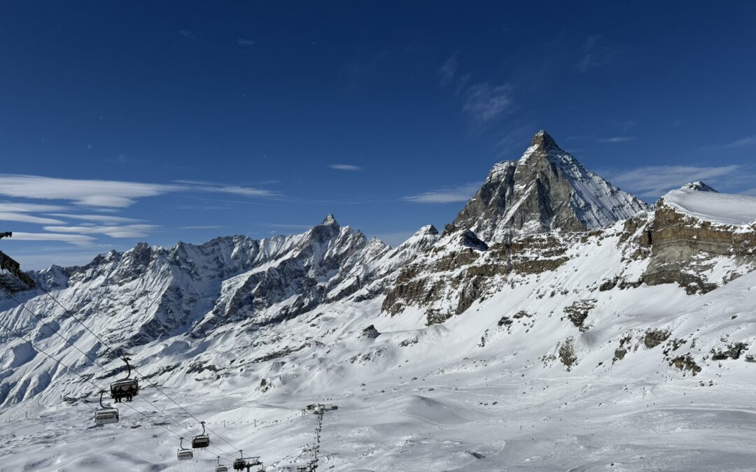 Cervinia, locul în care se schiază de toamna până primăvara